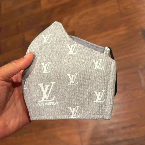 NWOT! Boutique Luxury Gray Fashion Mask - Picture 6 of 7